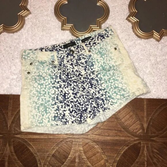 Jessica Simpson Forever Low Rise Ombre Floral Denim Shorts Size 29 - Picture 2 of 6
